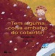 Tem alguma coisa embaixo do cobertor!